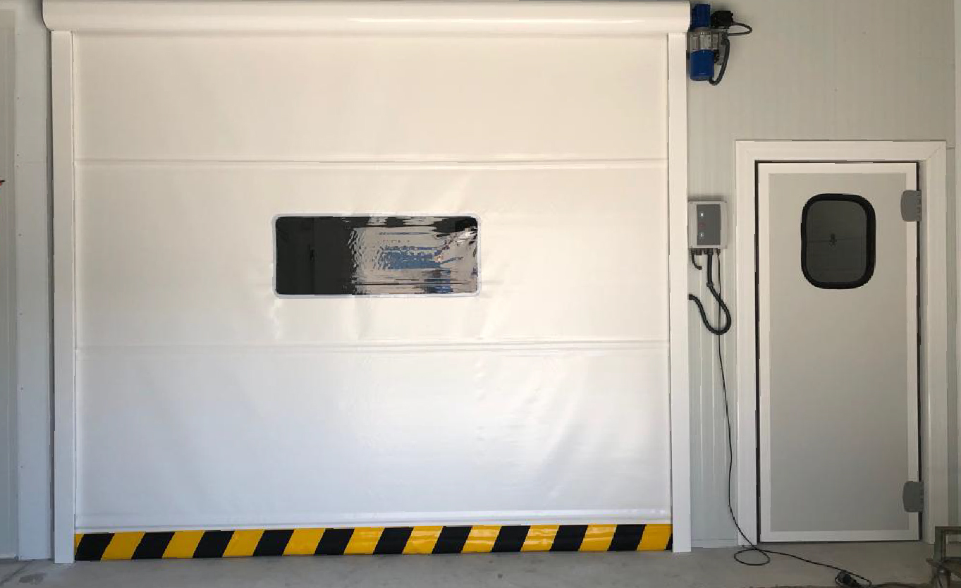 puerta rápida enrollable de aluminio zonas interiores blanca
