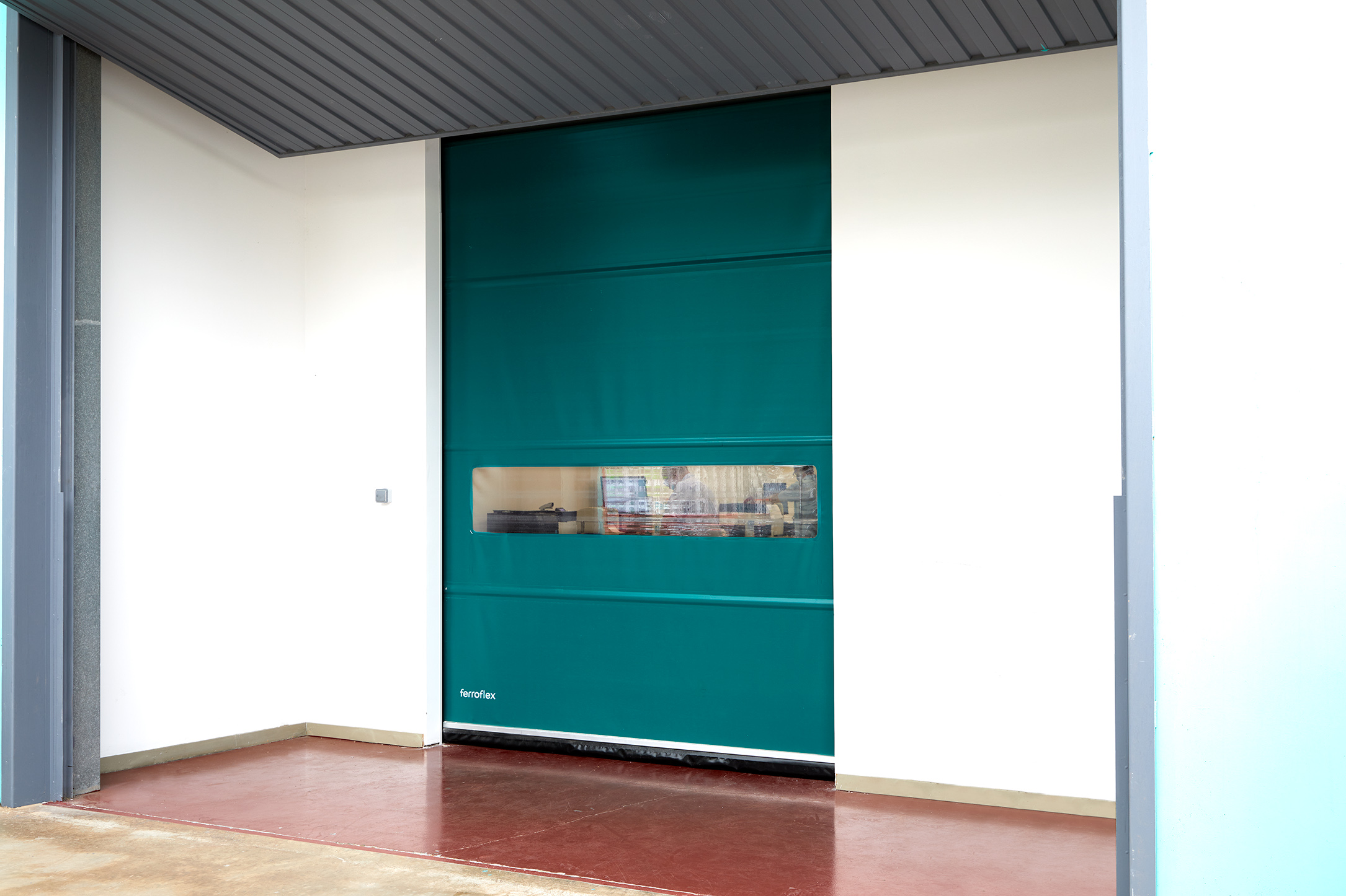 High-speed door applicable in Loaner's facilities